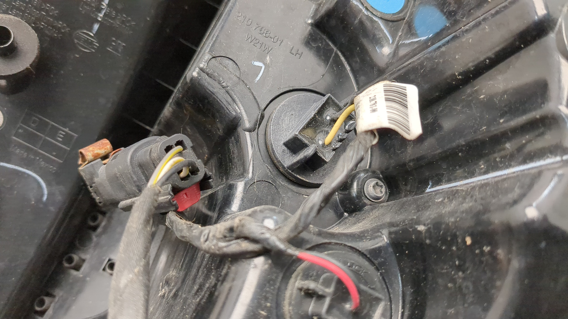 Фонарь задний левый