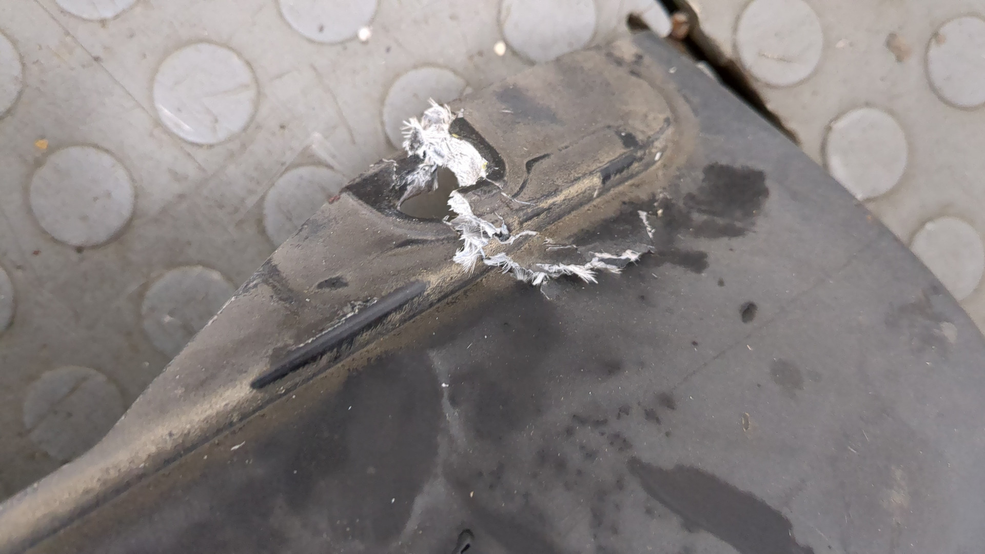 Подножка левая