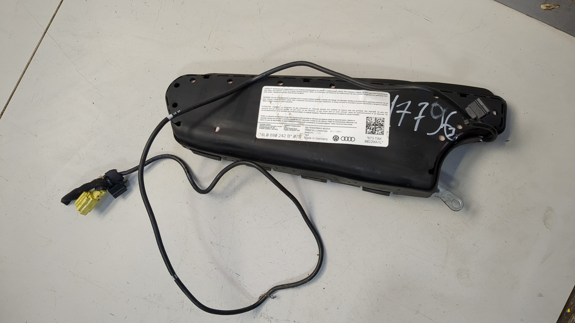 Подушка безопасности боковая (в сиденье)