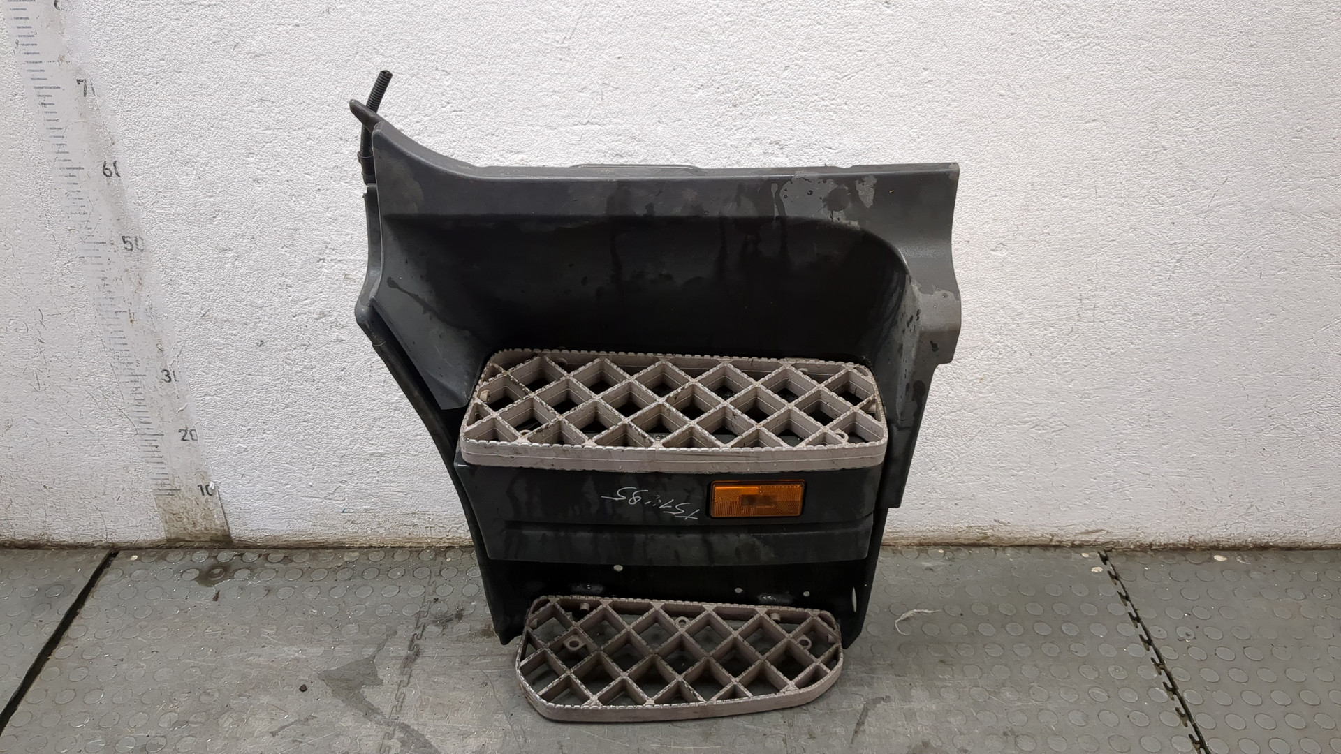 Подножка правая