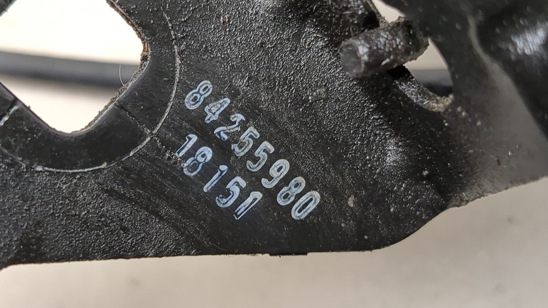 Замок капота