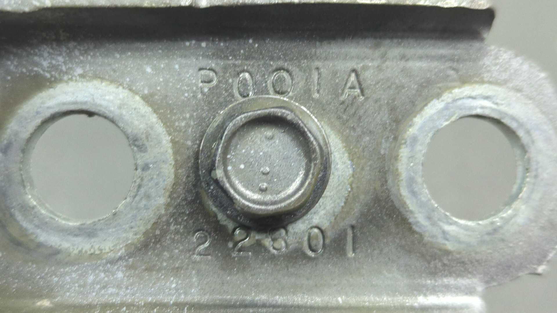 Петля двери