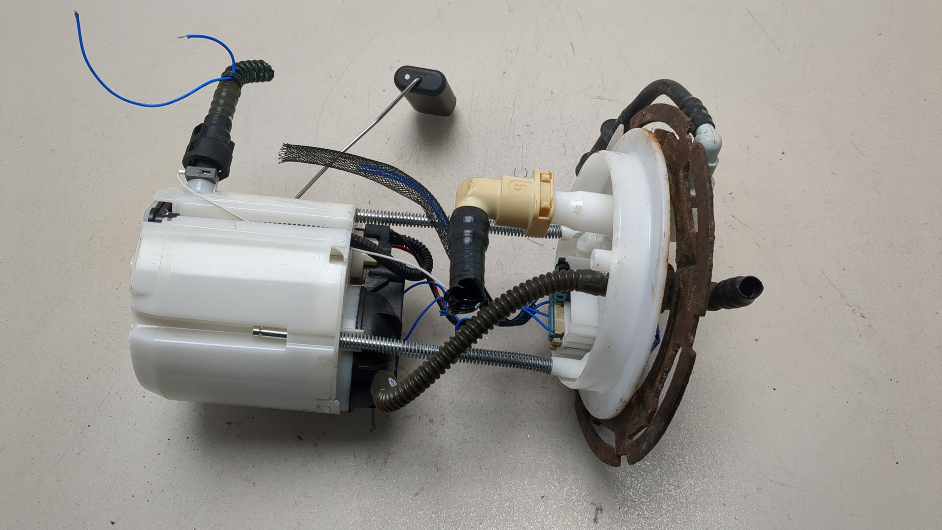 Насос топливный электрический