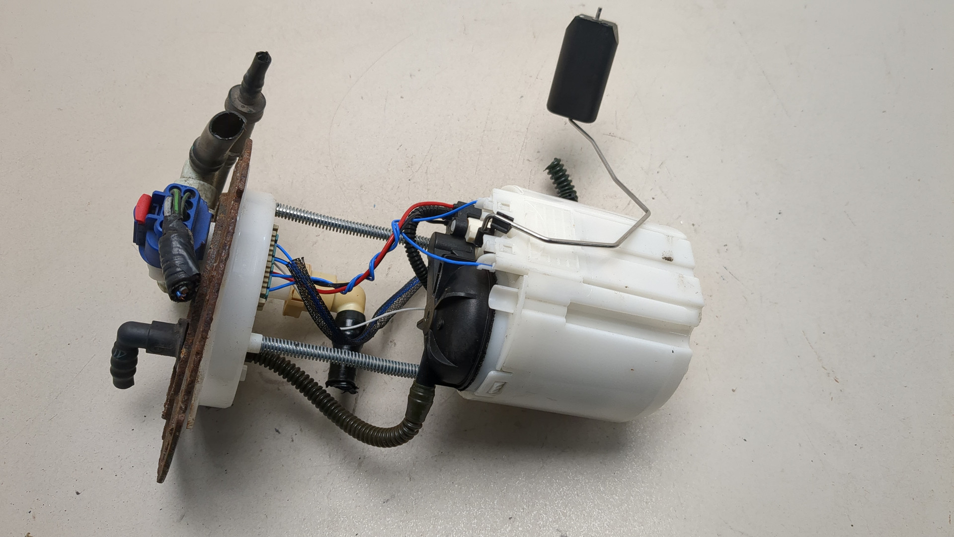 Насос топливный электрический