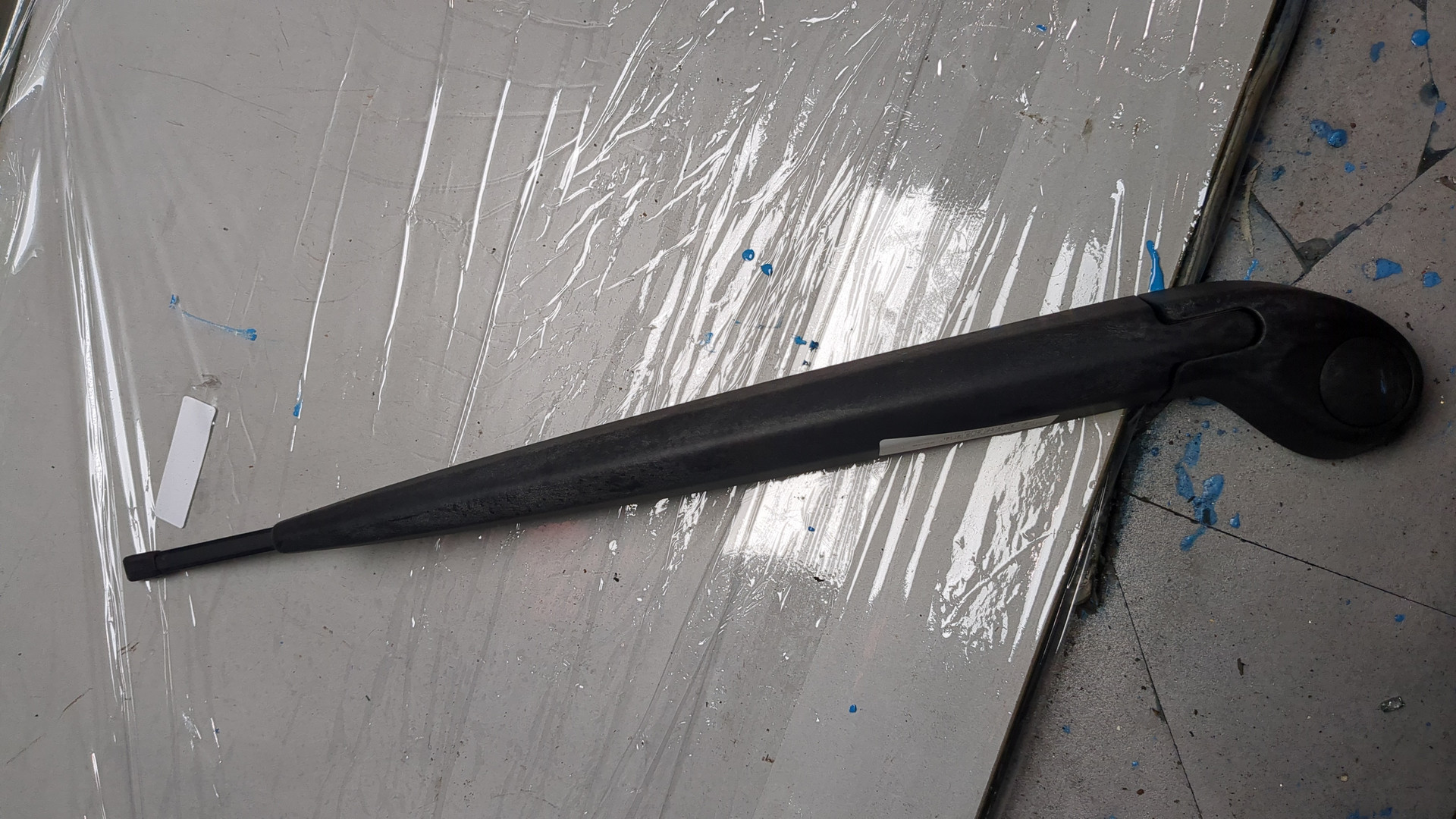 Поводок стеклоочистителя заднего