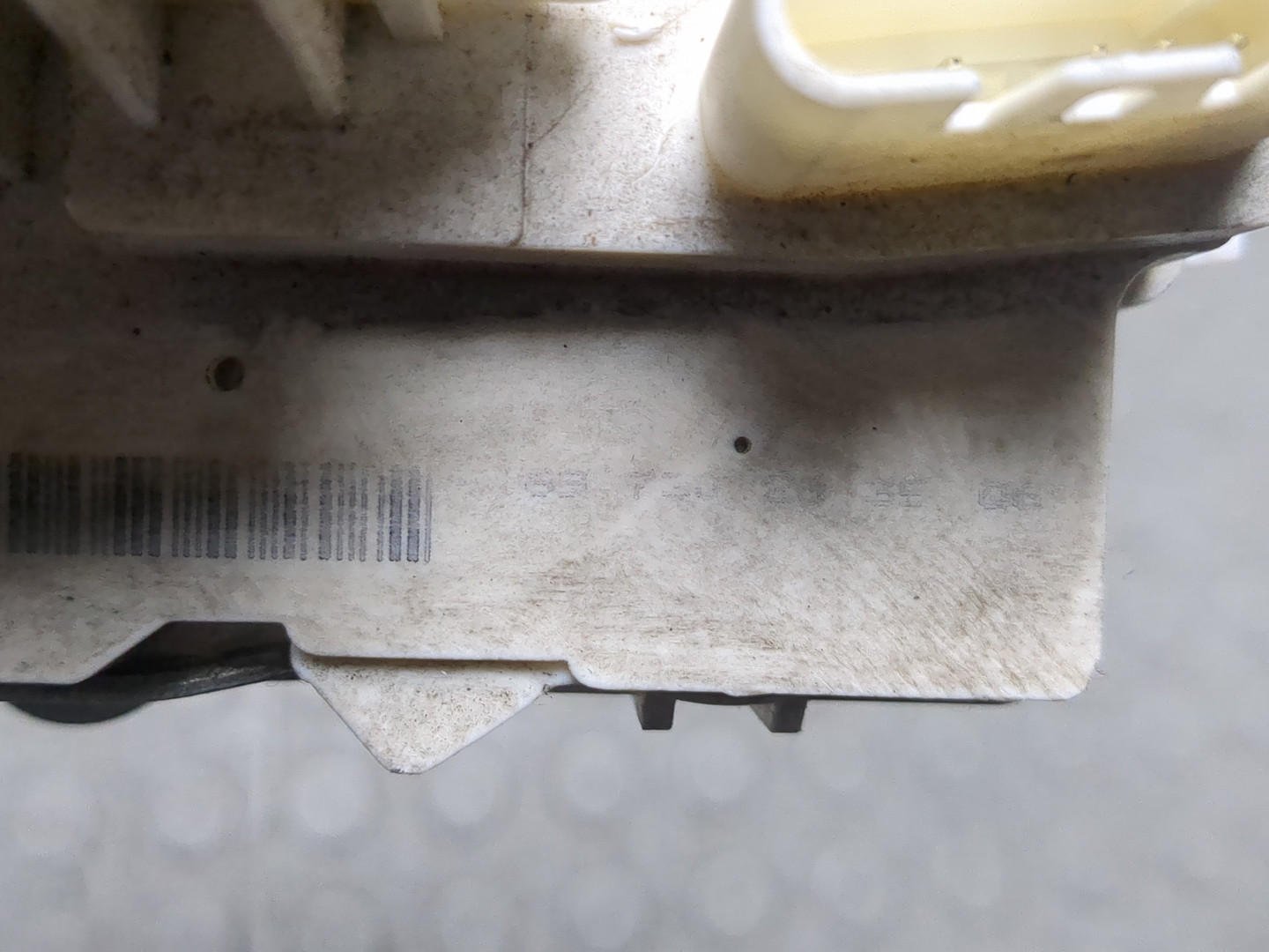 Замок двери задней левой