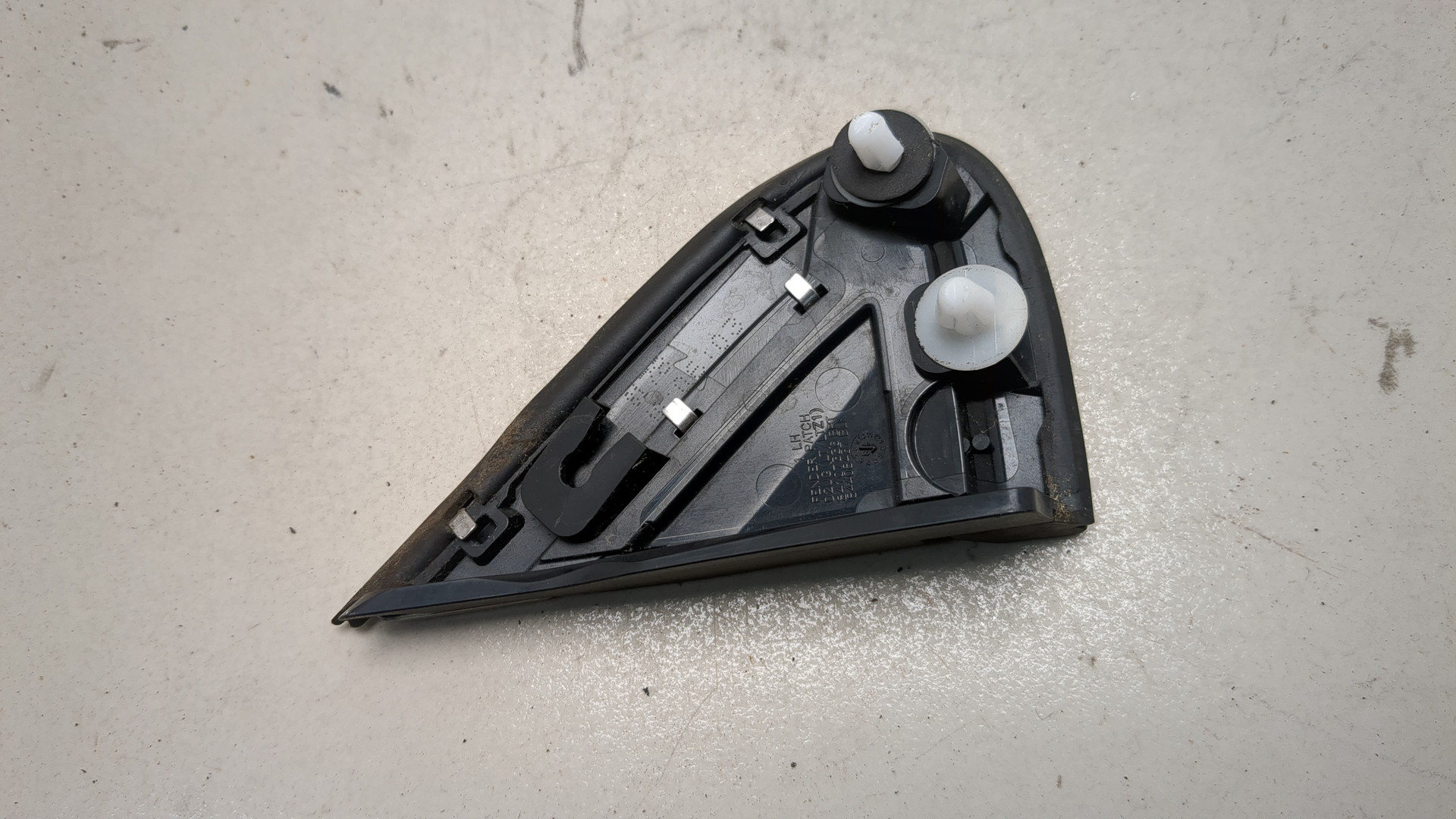 Накладка переднего крыла левого