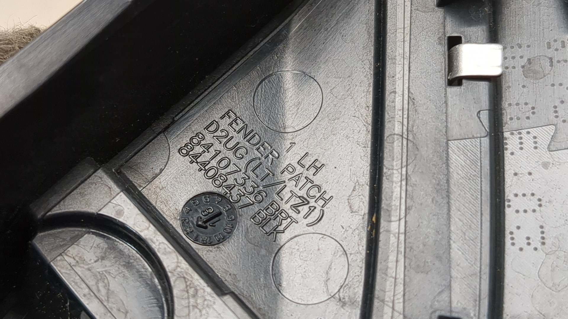 Накладка переднего крыла левого