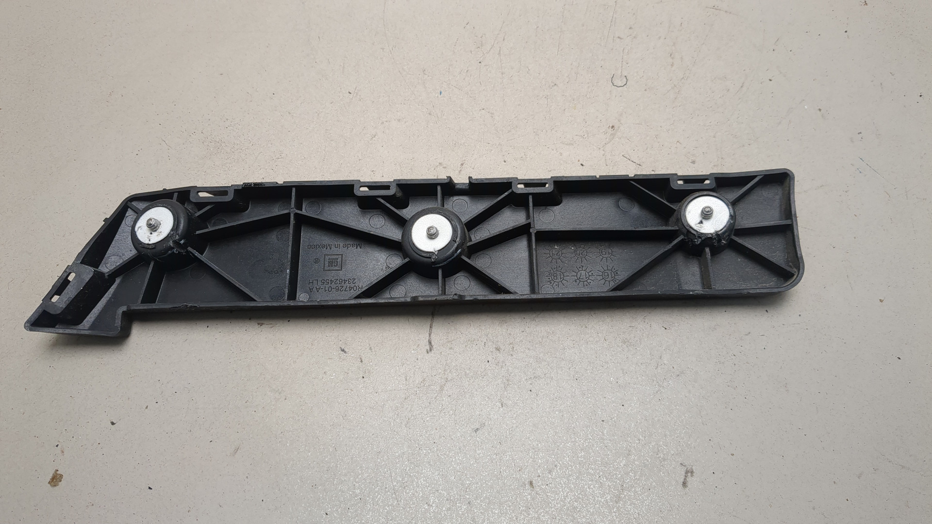 Кронштейн заднего бампера левый