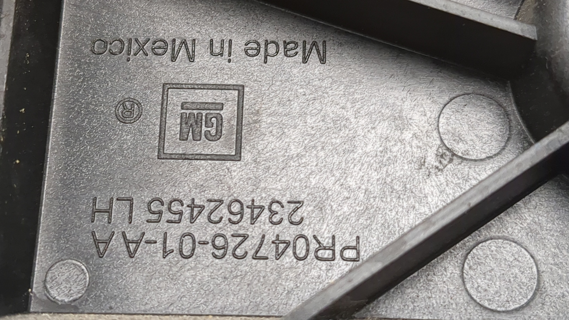 Кронштейн заднего бампера левый