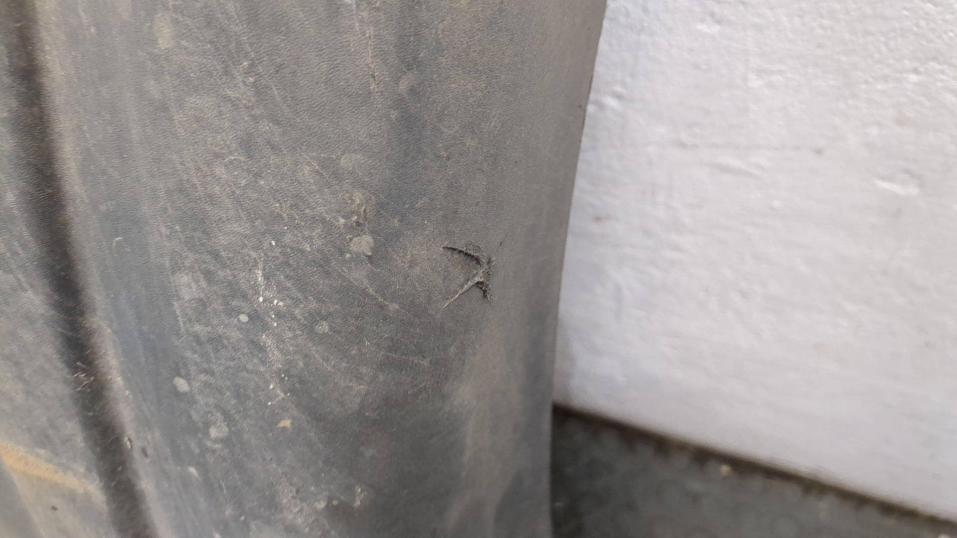 Крыло переднее правое