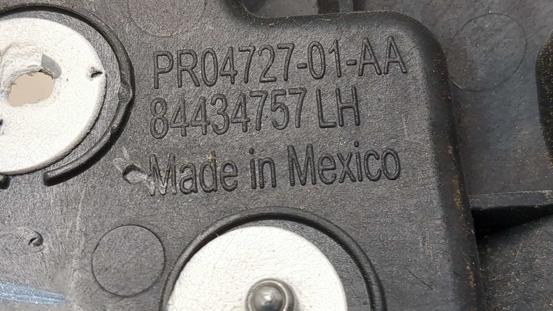 Кронштейн заднего бампера левый