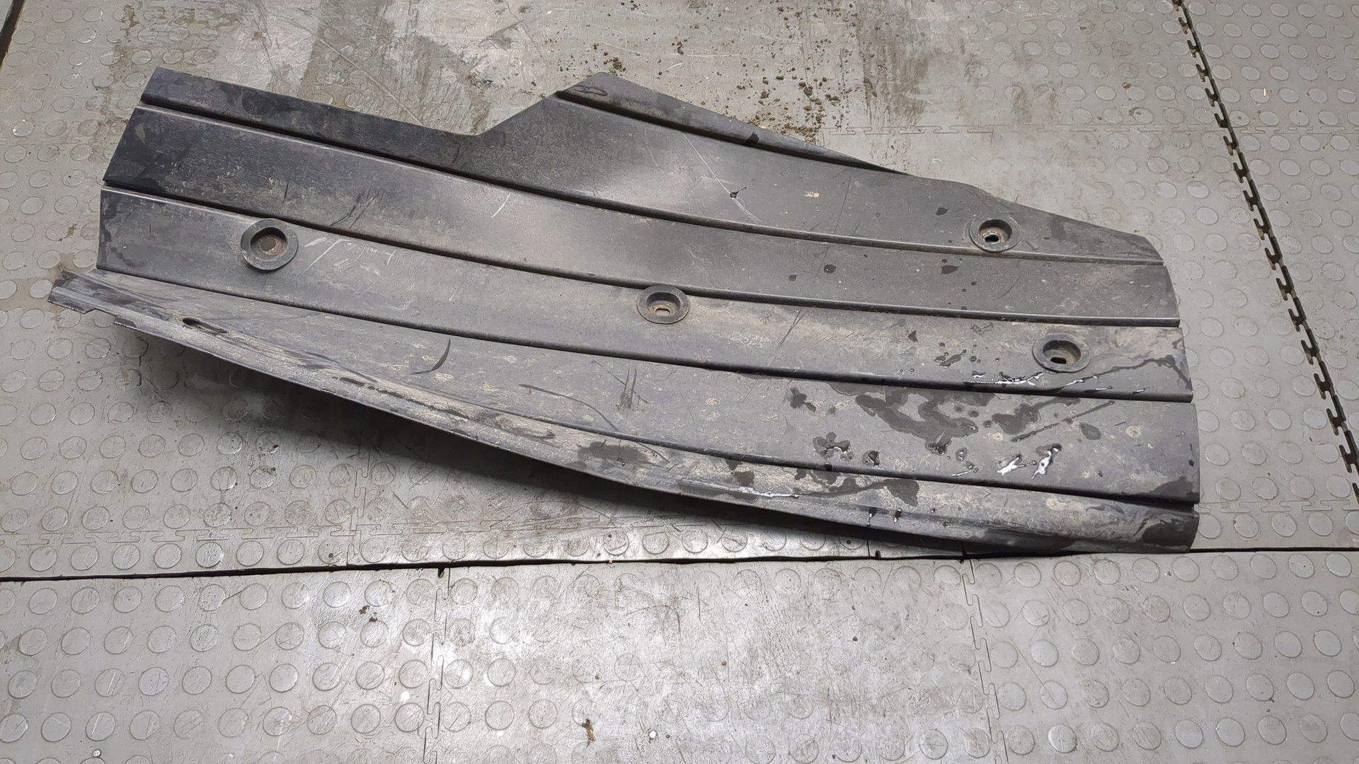 Локер передний правый