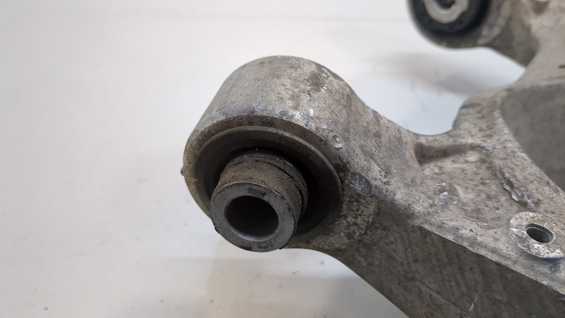 Рычаг задний правый