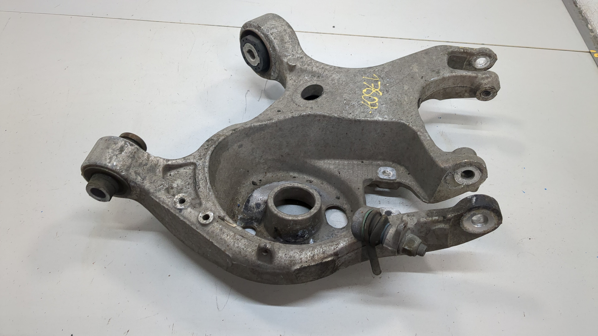 Рычаг задний правый