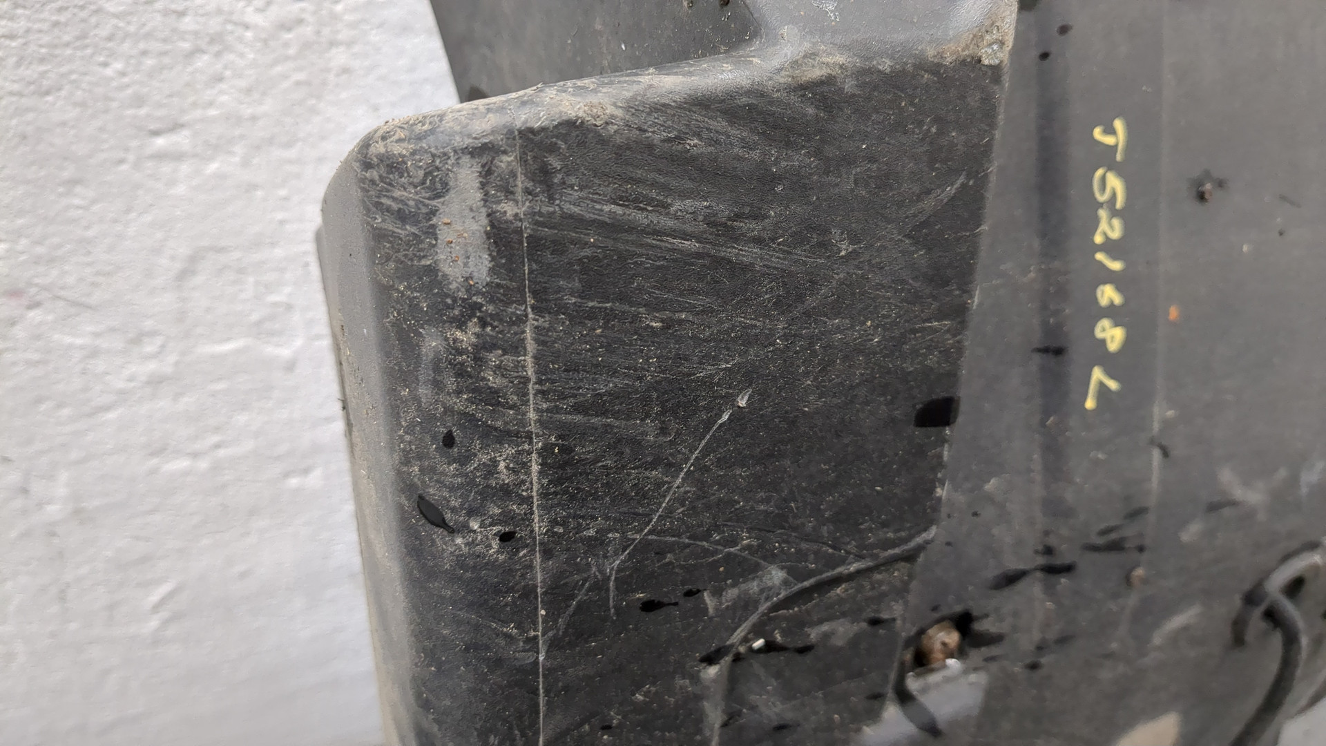 Крыло переднее левое