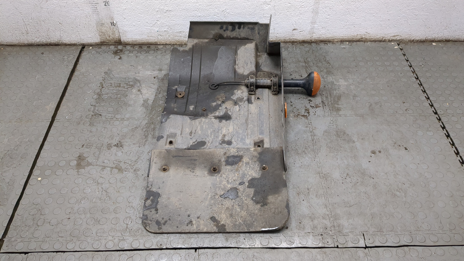 Крыло переднее левое