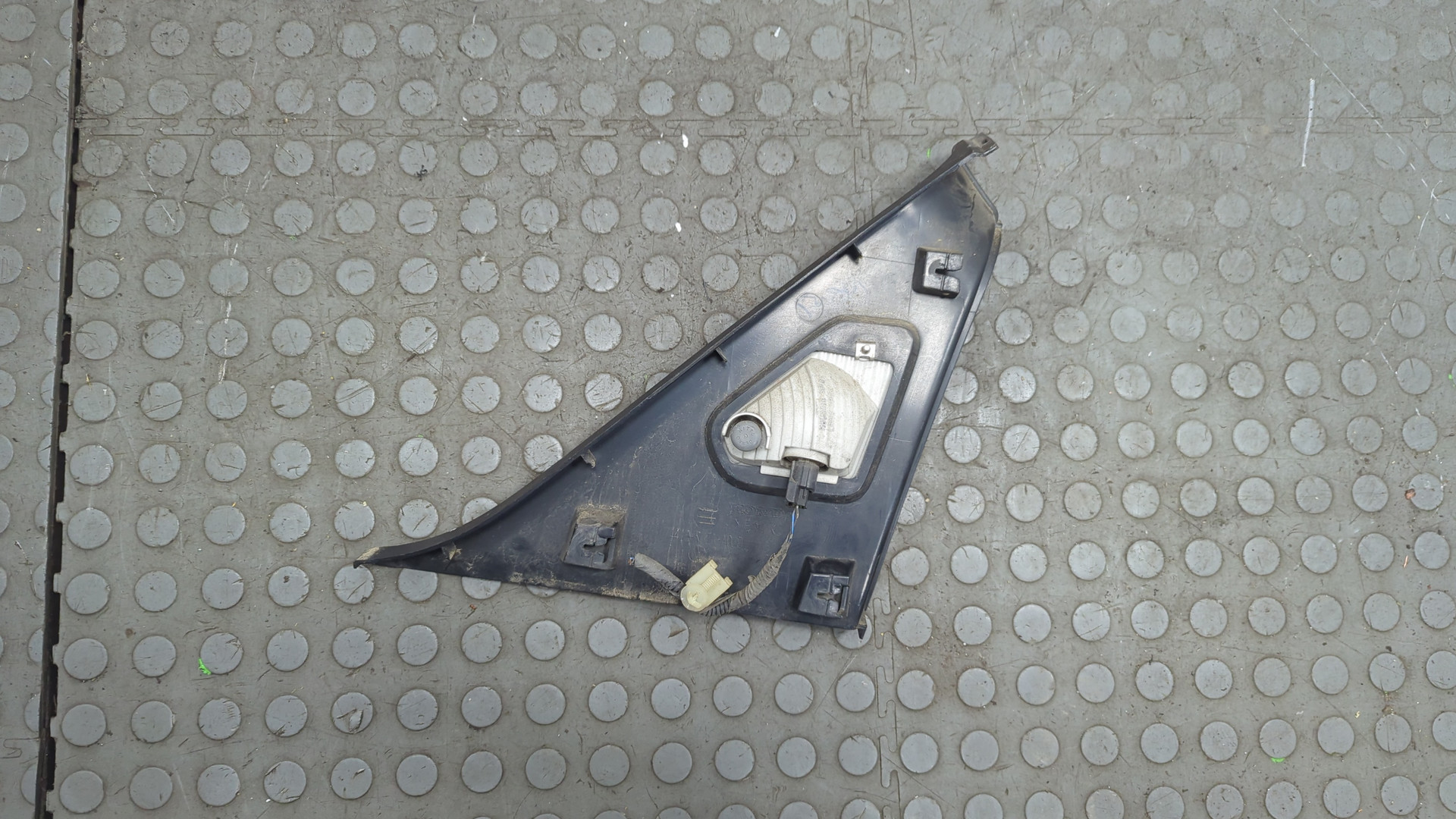 Плафон салонный