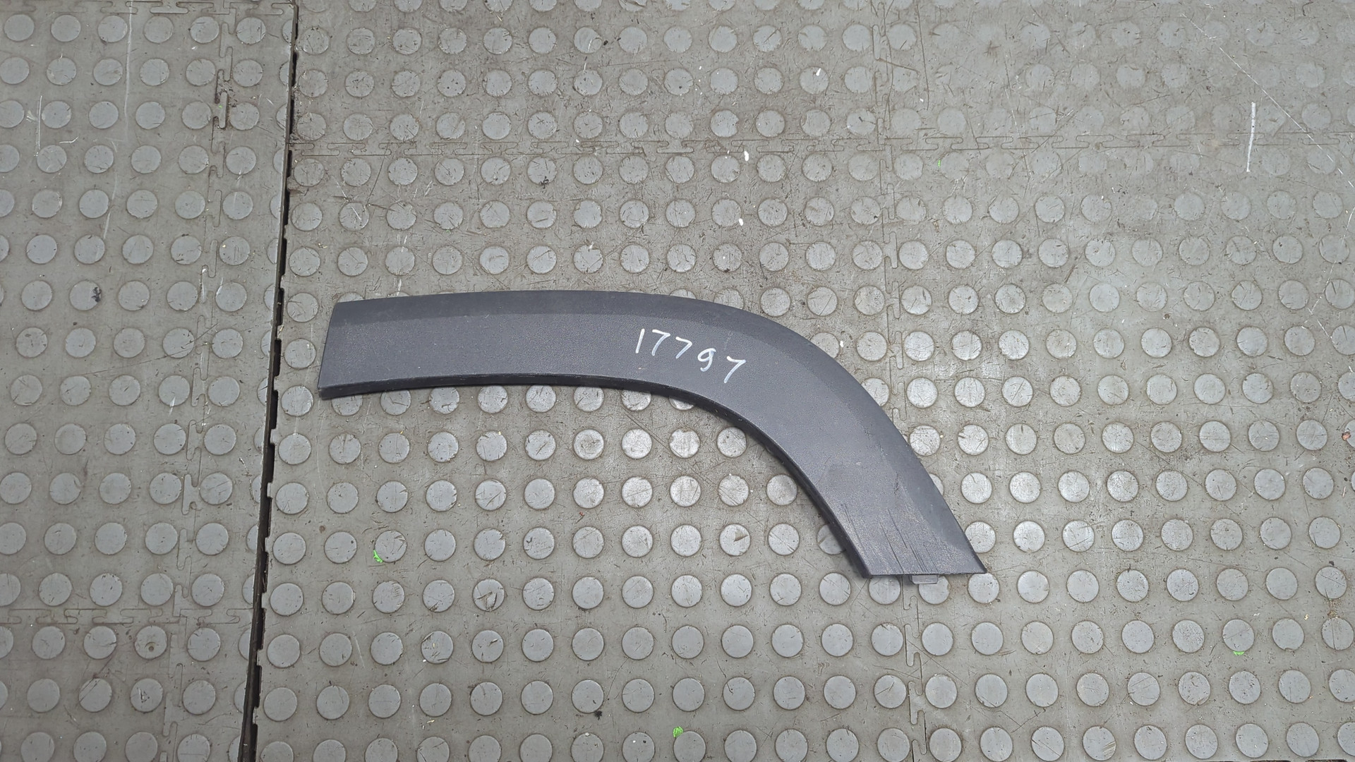 Накладка заднего крыла левого