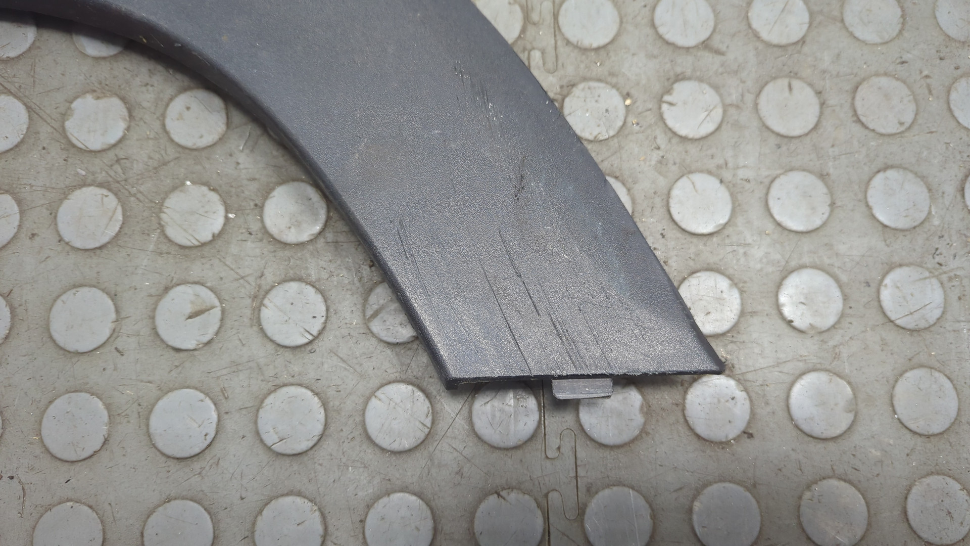 Накладка заднего крыла левого