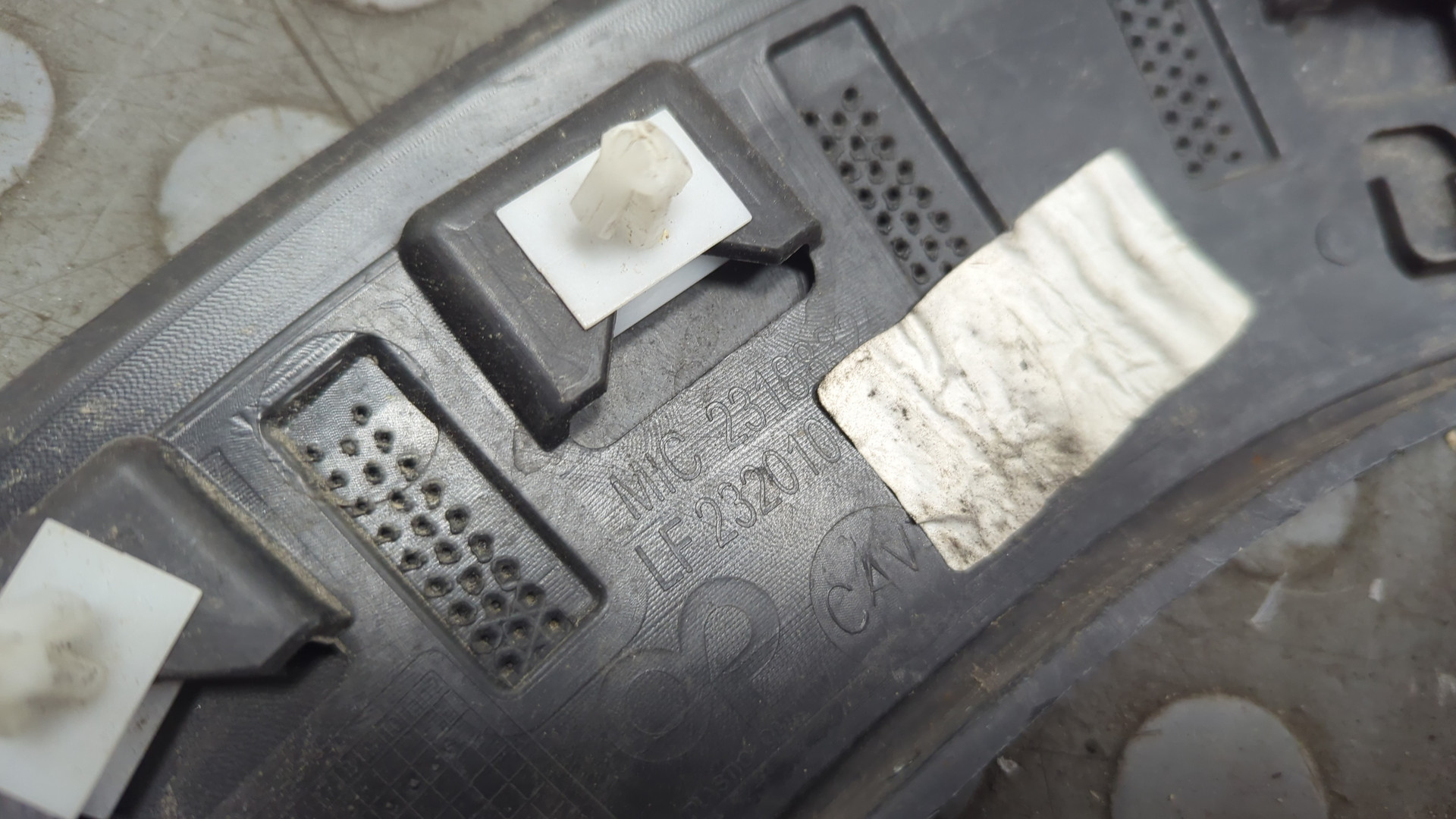 Накладка заднего крыла левого