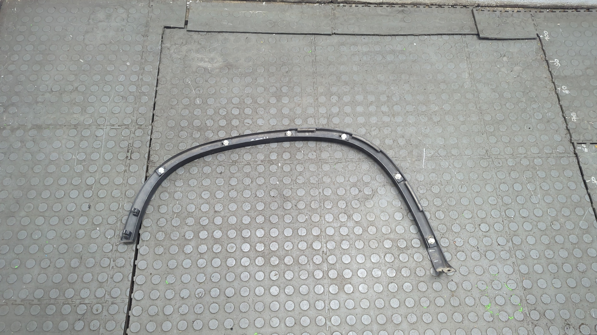 Накладка заднего крыла левого