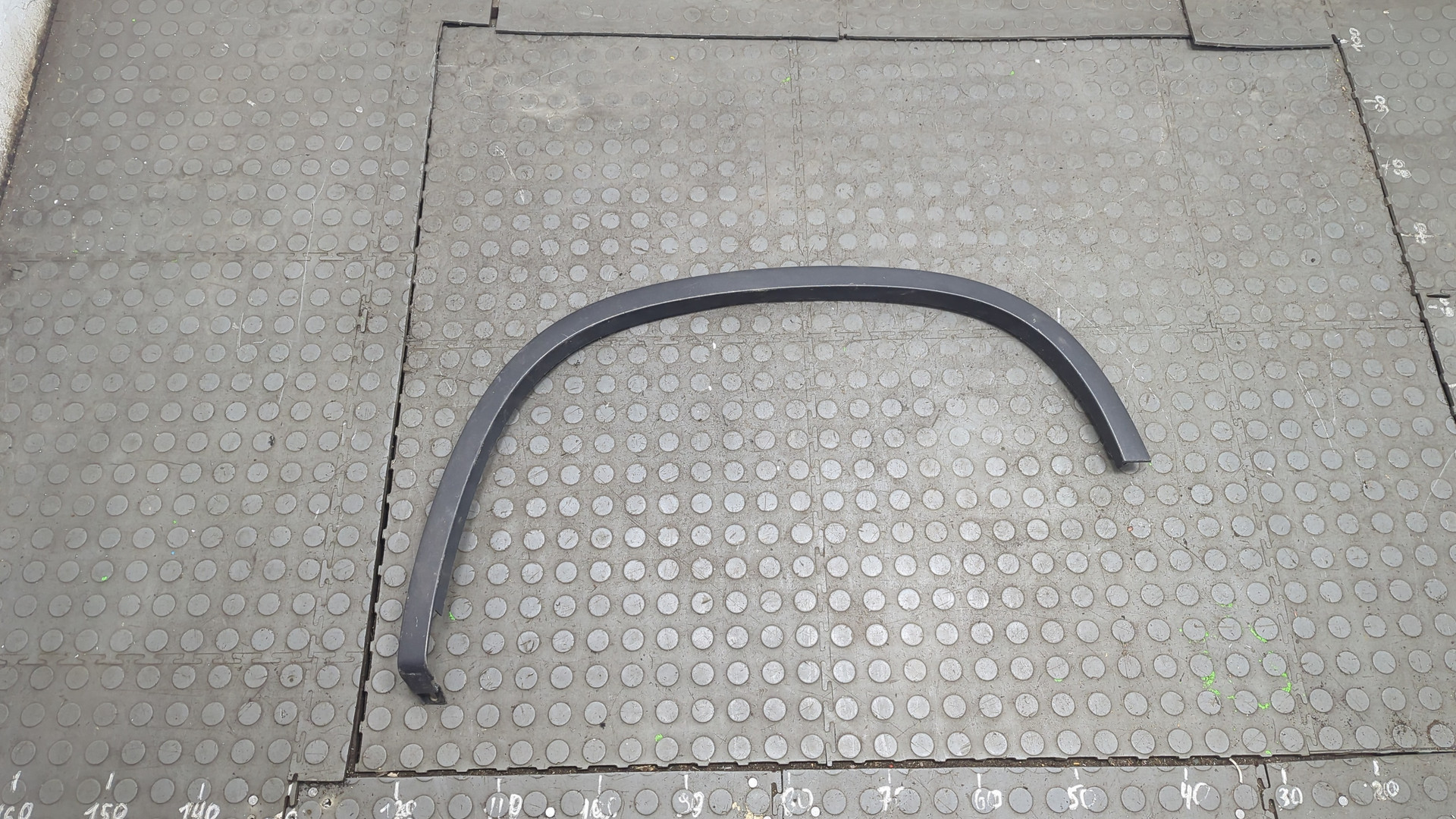 Накладка заднего крыла левого