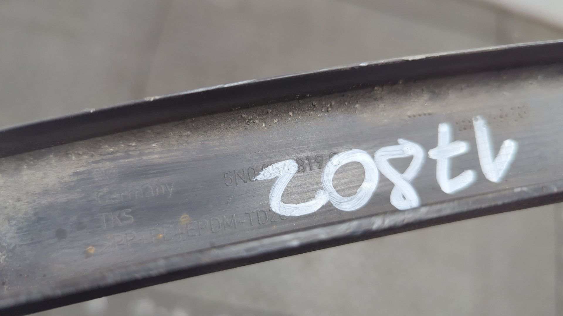 Накладка заднего крыла левого