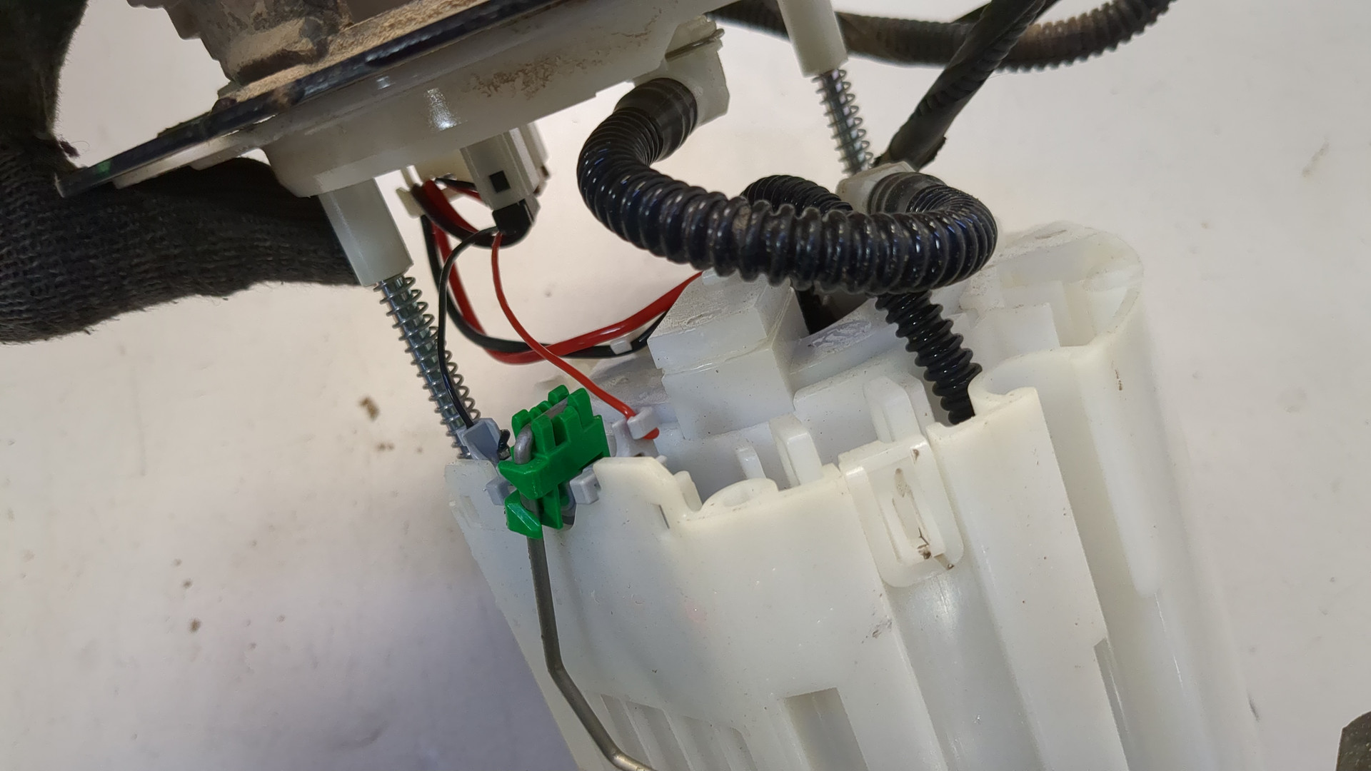 Насос топливный электрический