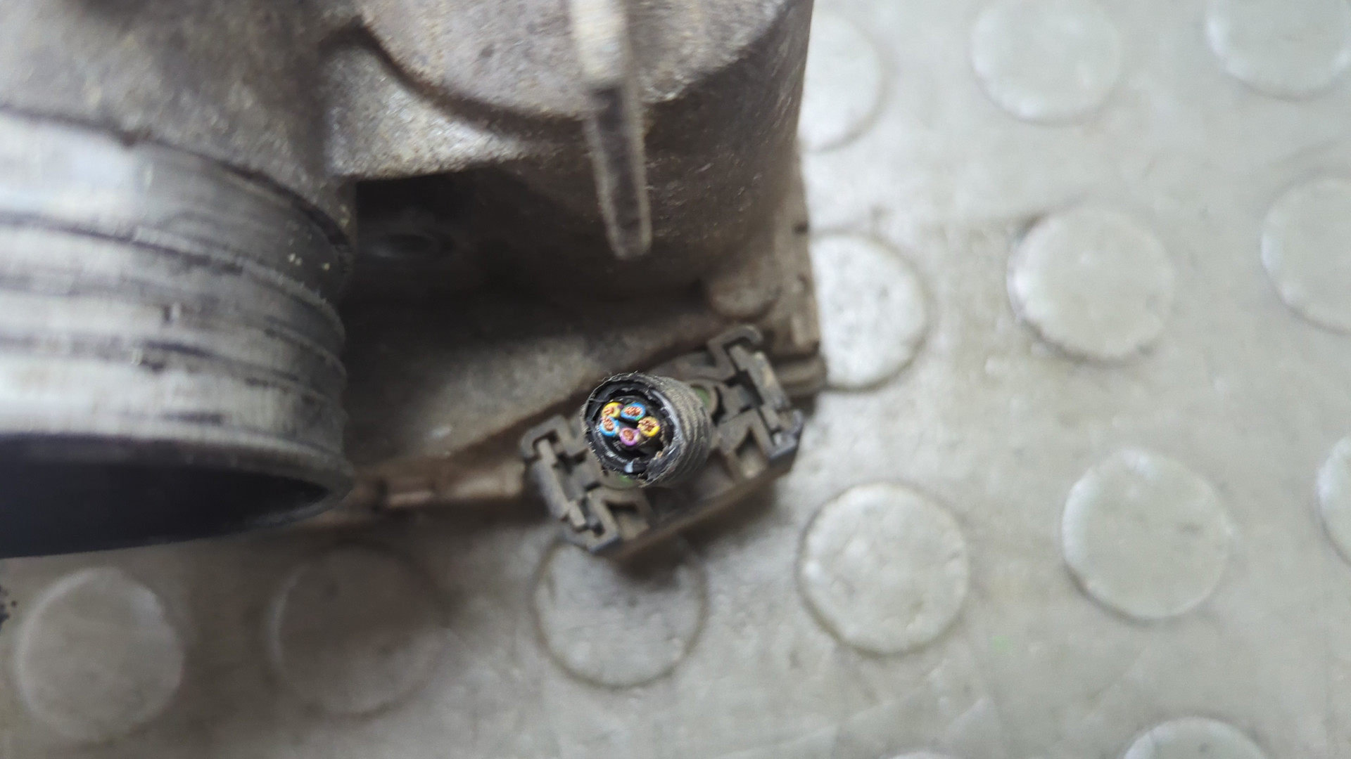 Заслонка дроссельная электрическая