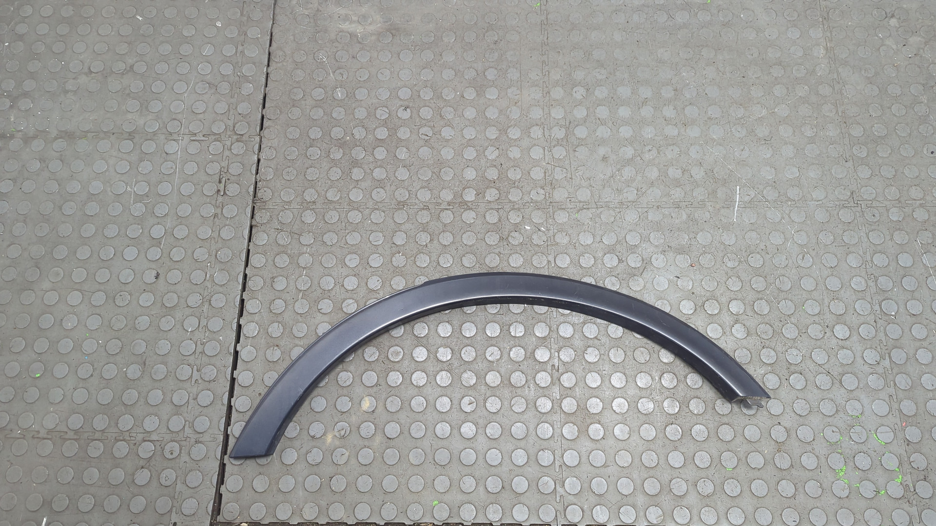 Накладка заднего крыла левого