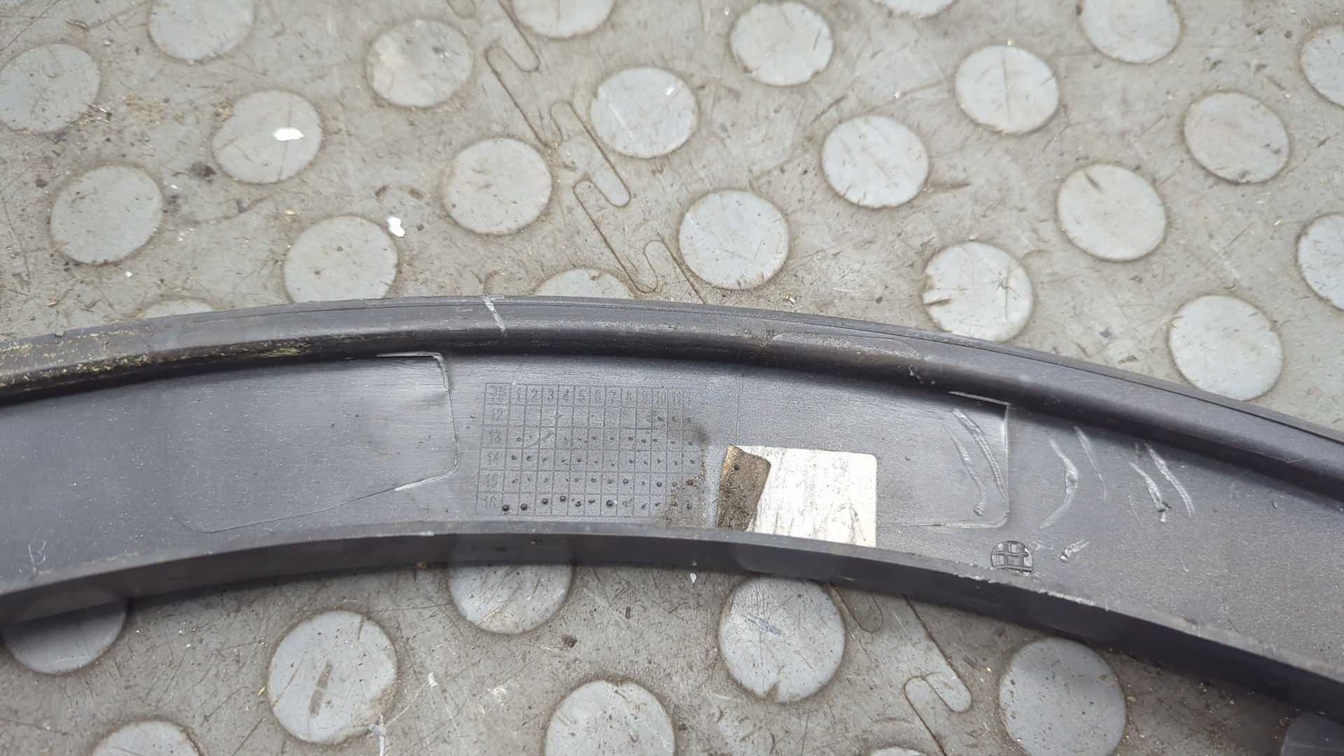 Накладка заднего крыла левого