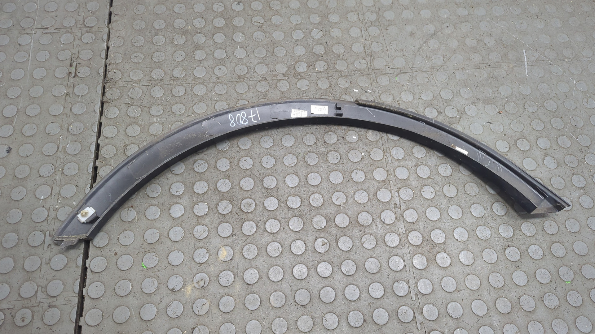 Накладка заднего крыла левого