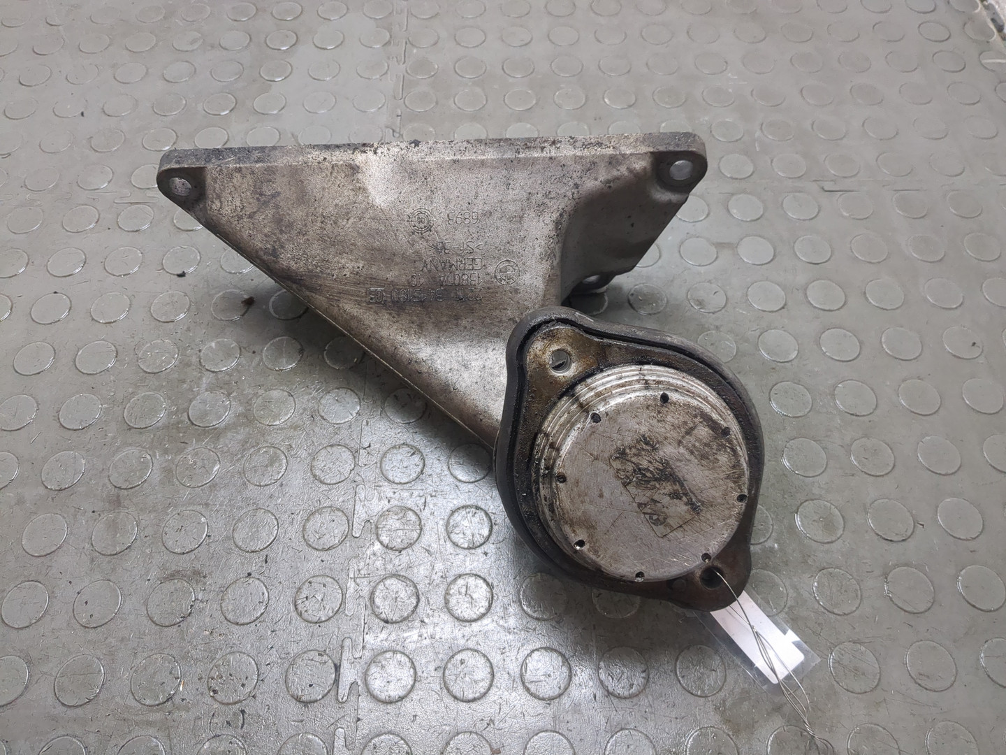 Опора двигателя