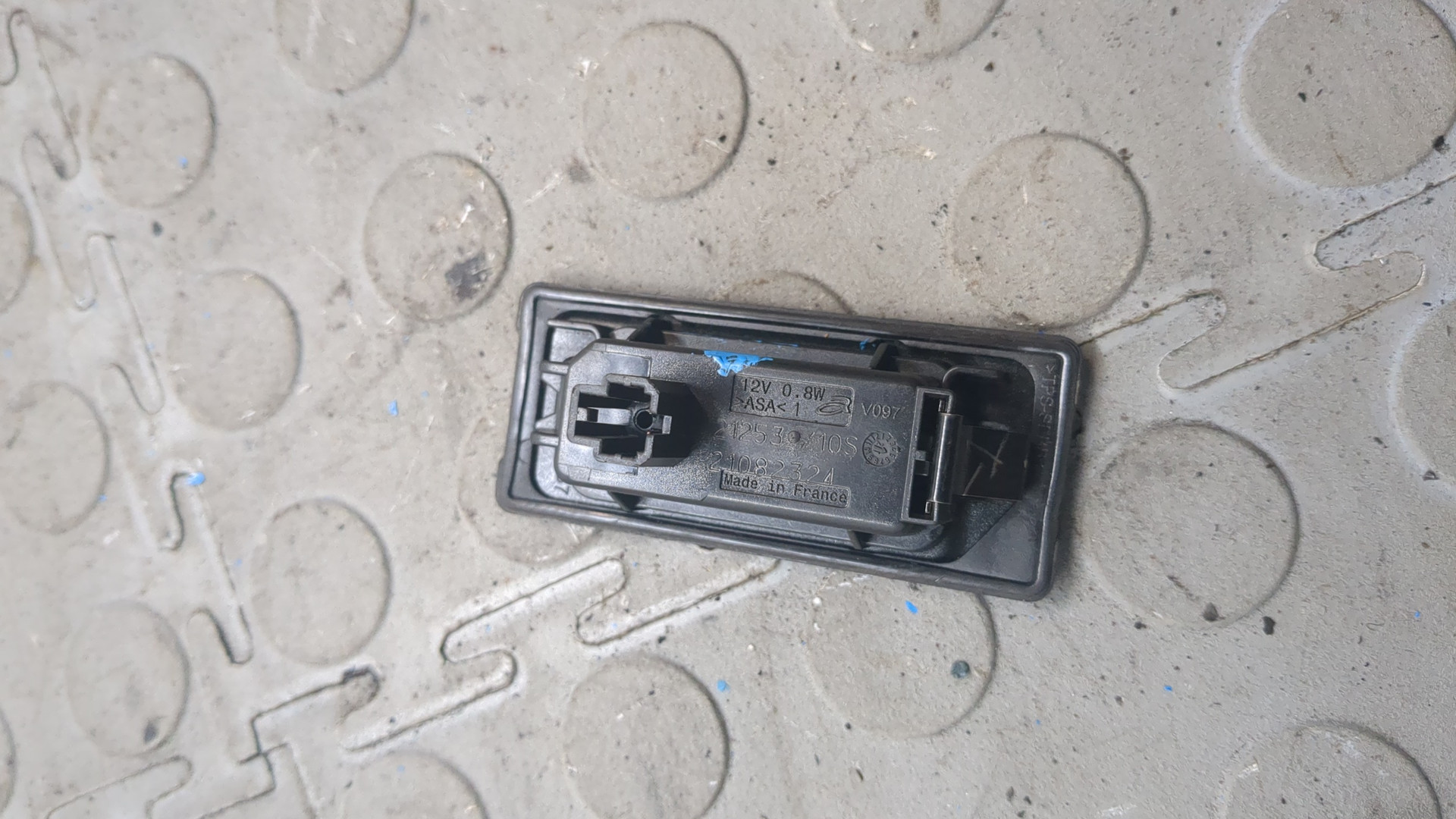 Фонарь подсветки номера