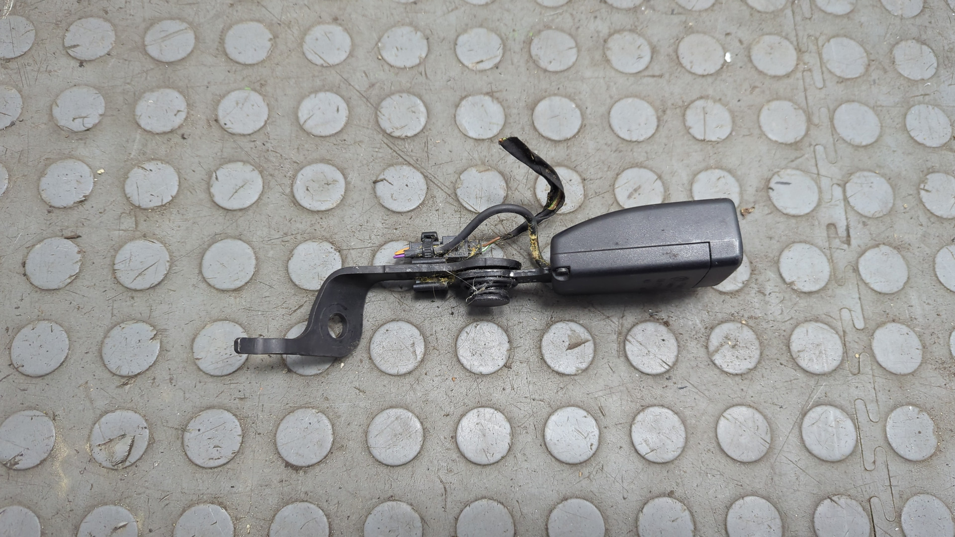 Ответная часть ремня безопасности