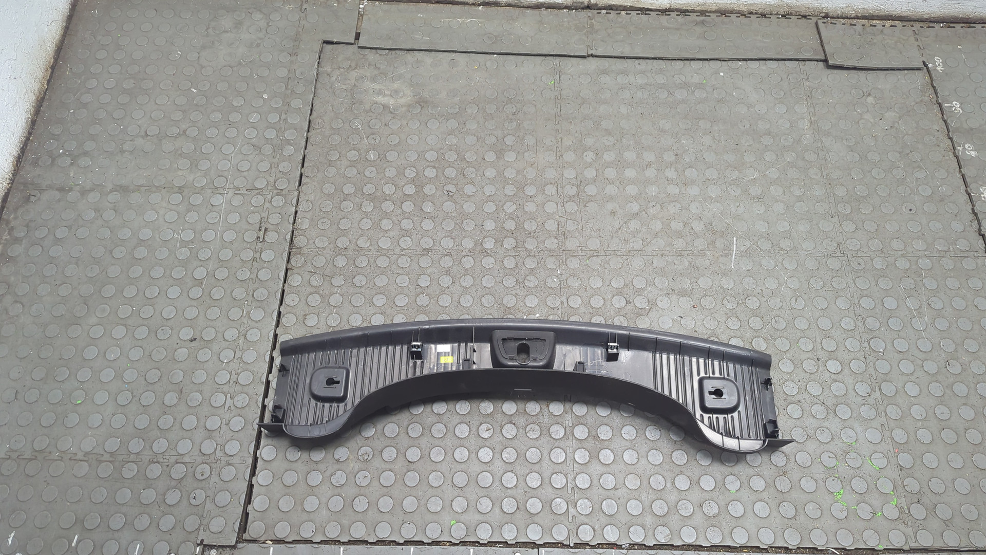 Обшивка багажника