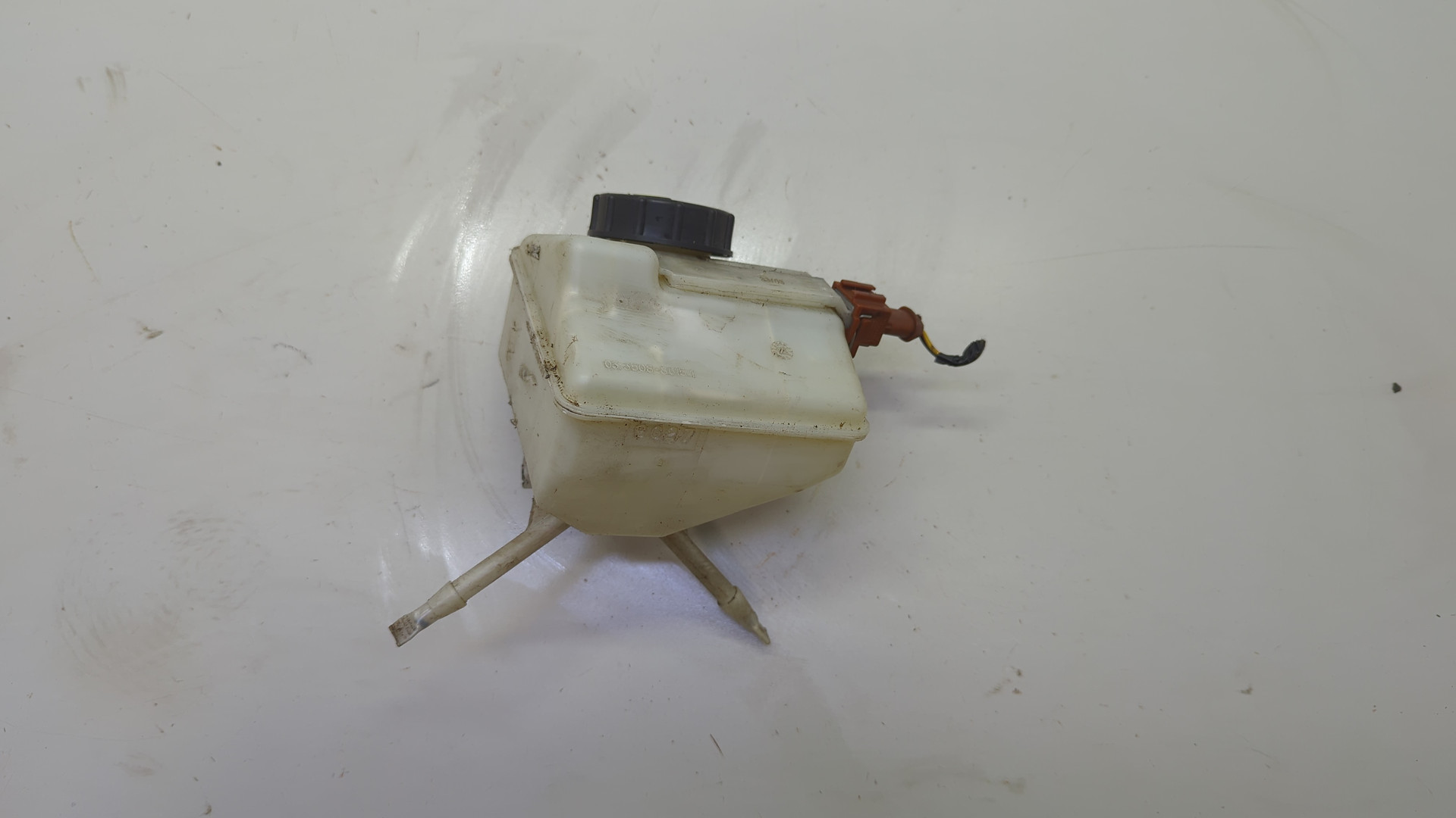 Бачок главного тормозного цилиндра