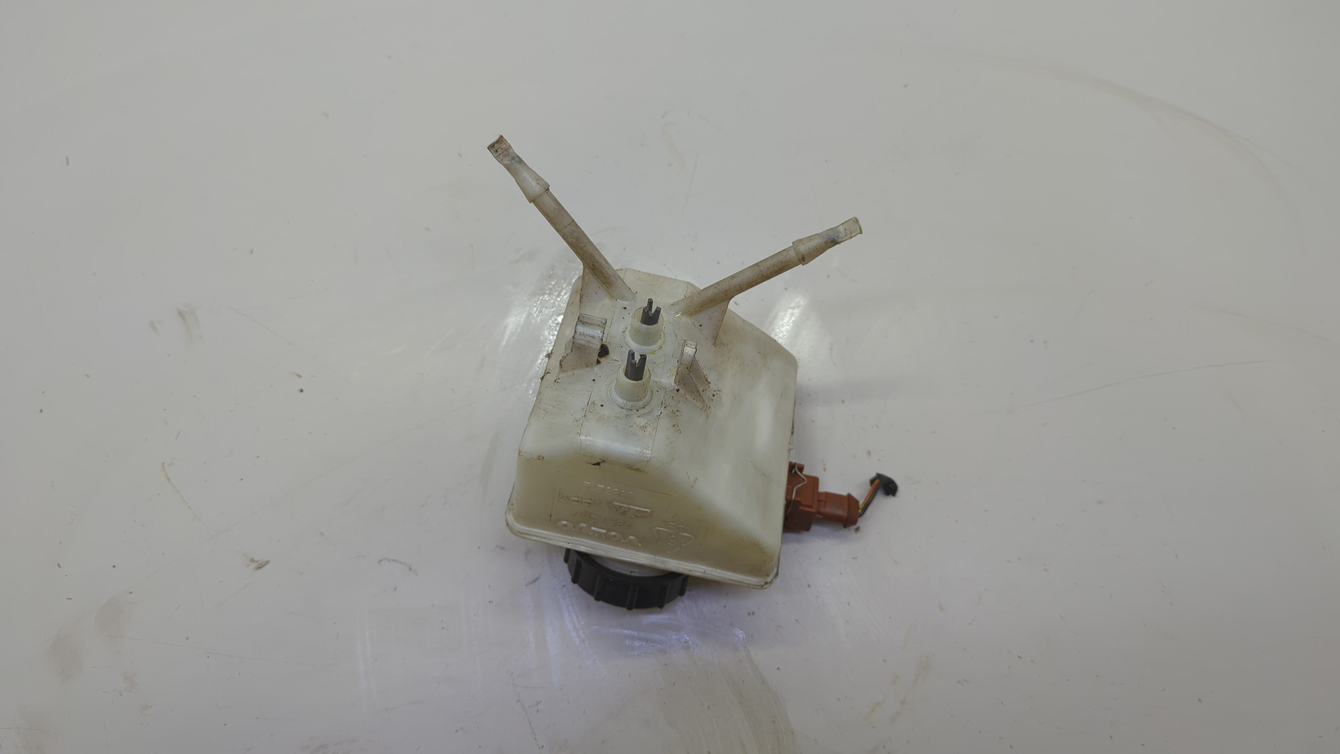 Бачок главного тормозного цилиндра