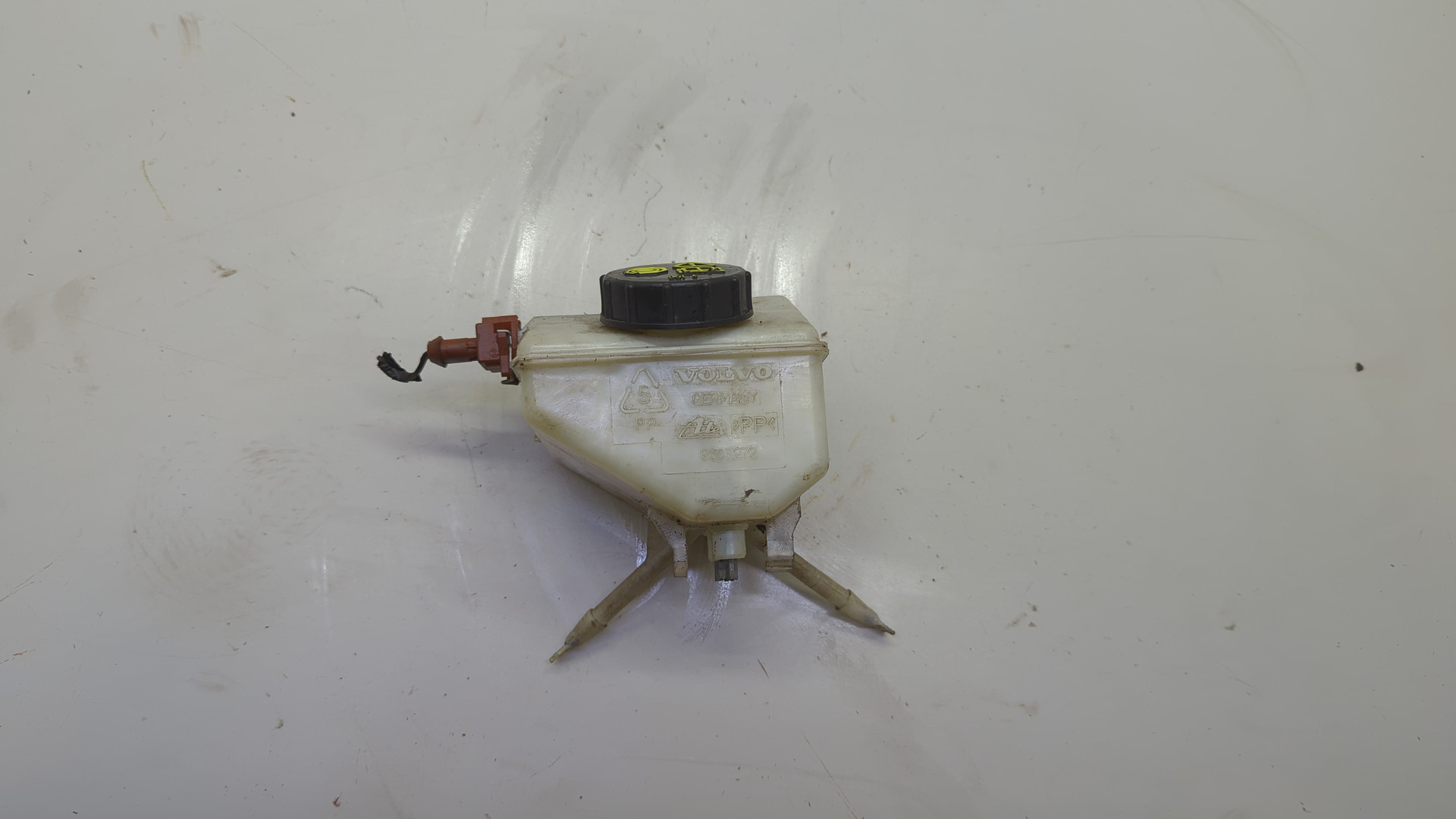 Бачок главного тормозного цилиндра