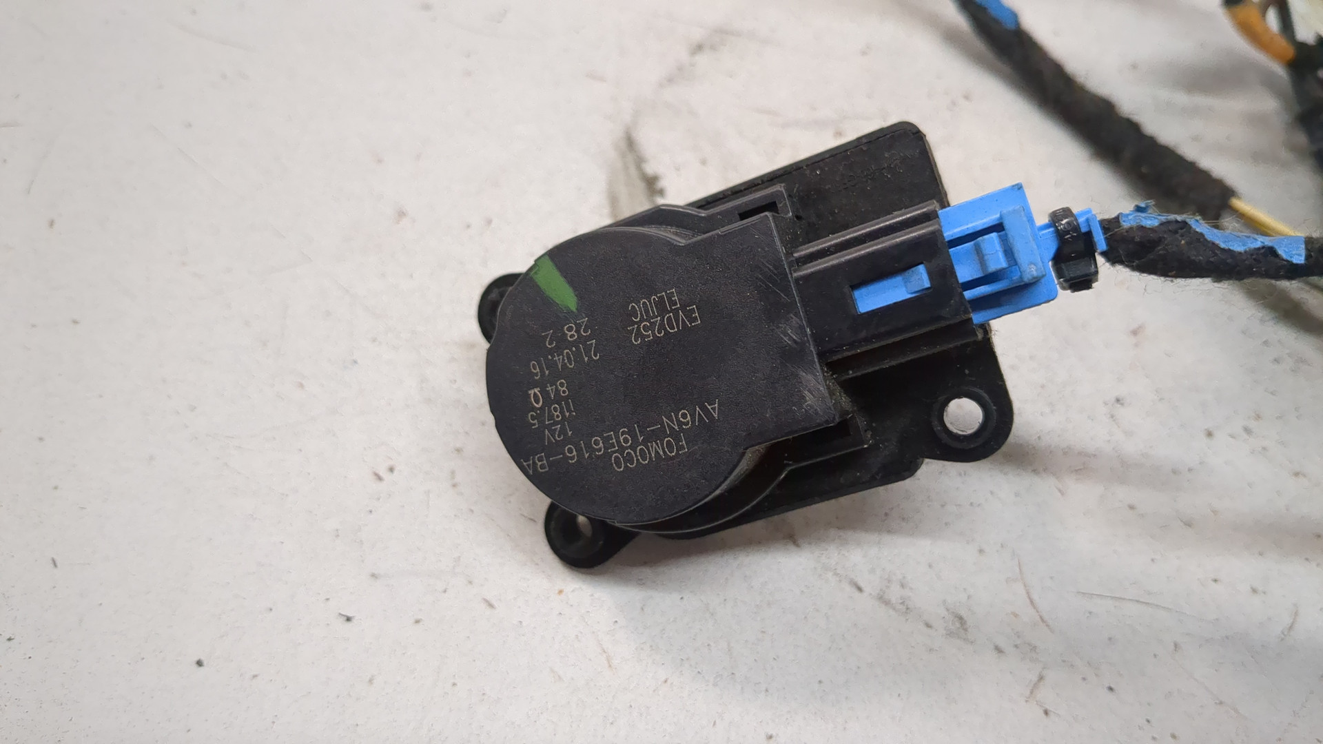 Моторчик заслонки печки