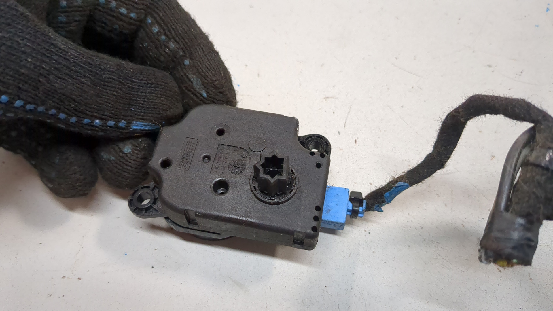 Моторчик заслонки печки