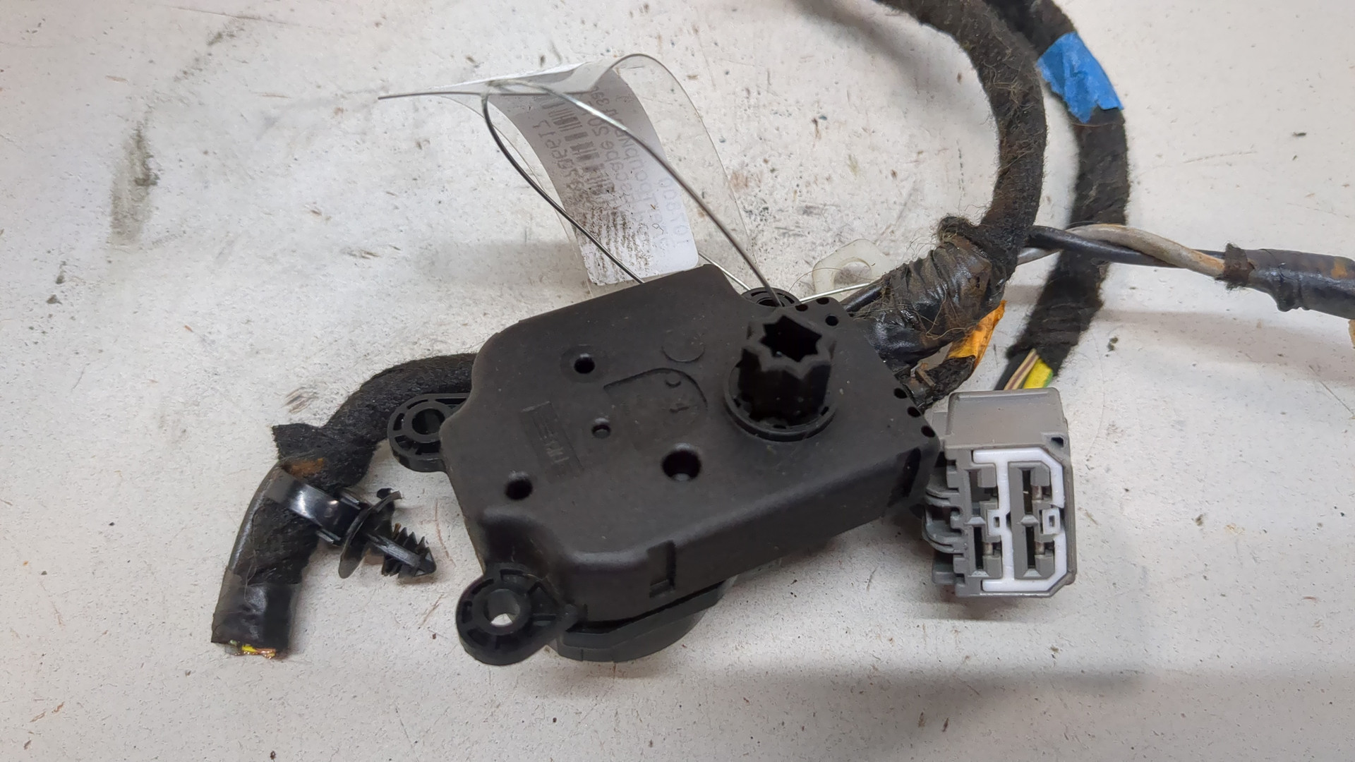 Моторчик заслонки печки