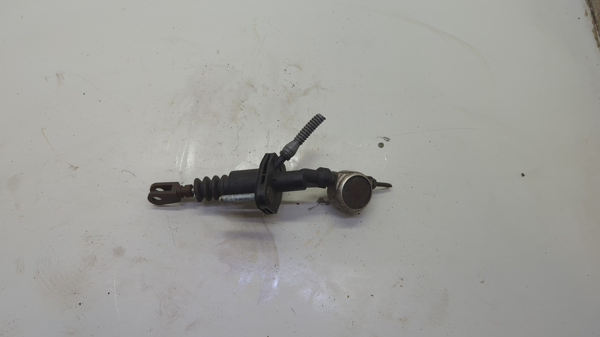 Цилиндр сцепления главный