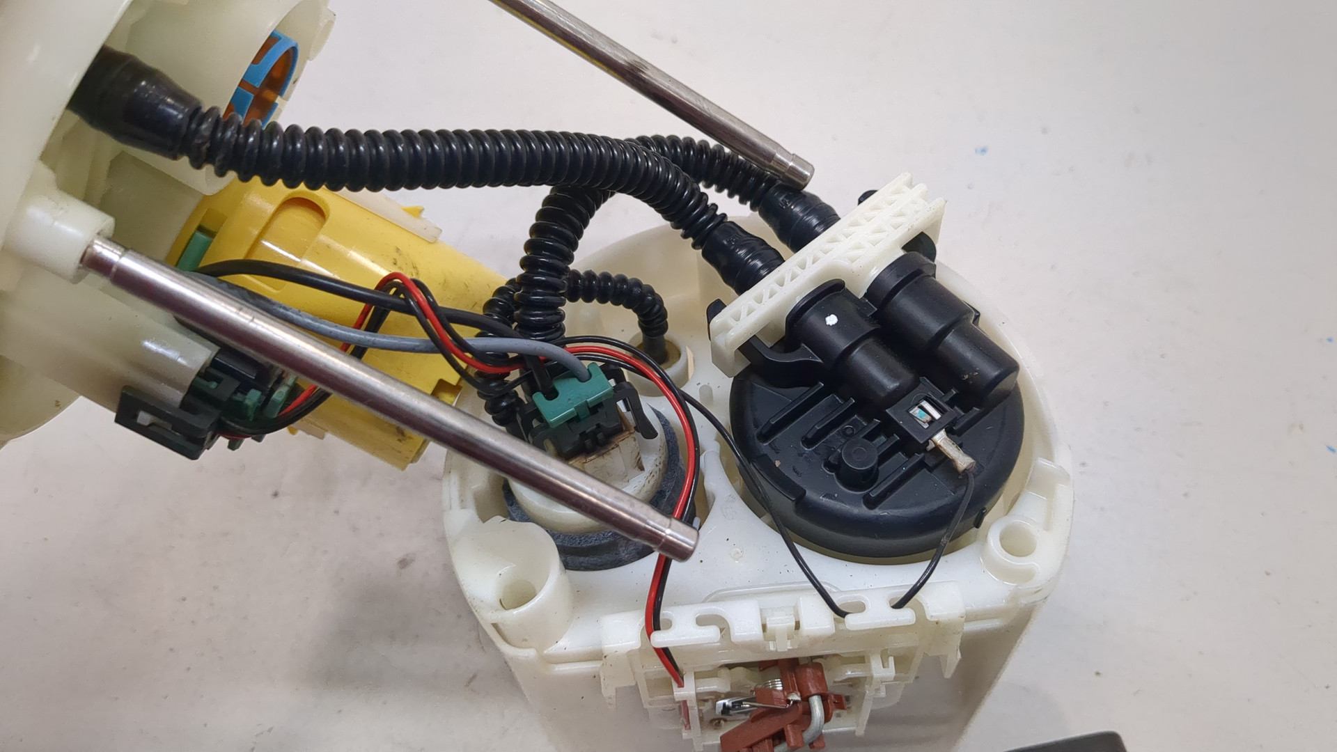 Насос топливный электрический