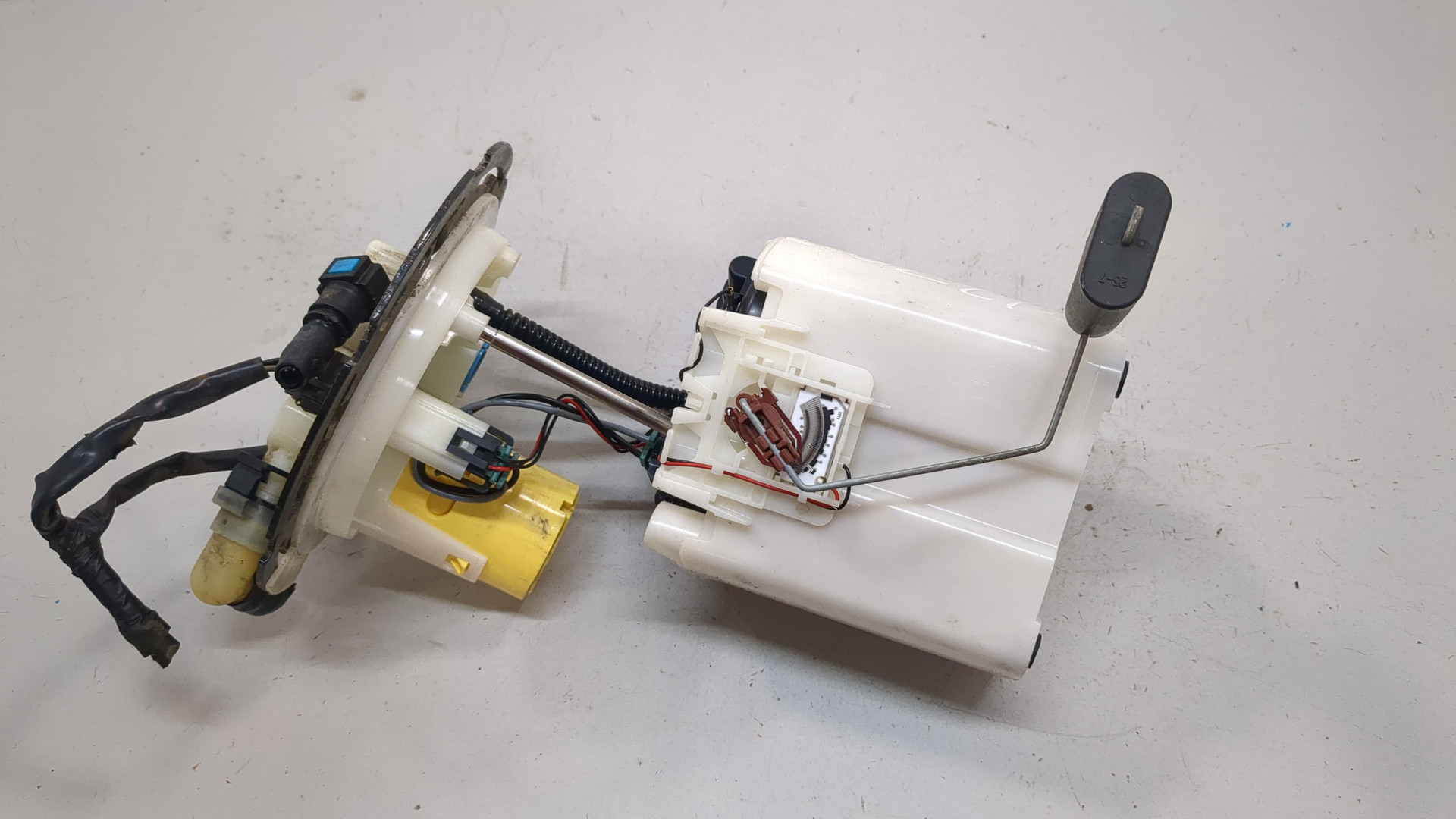 Насос топливный электрический