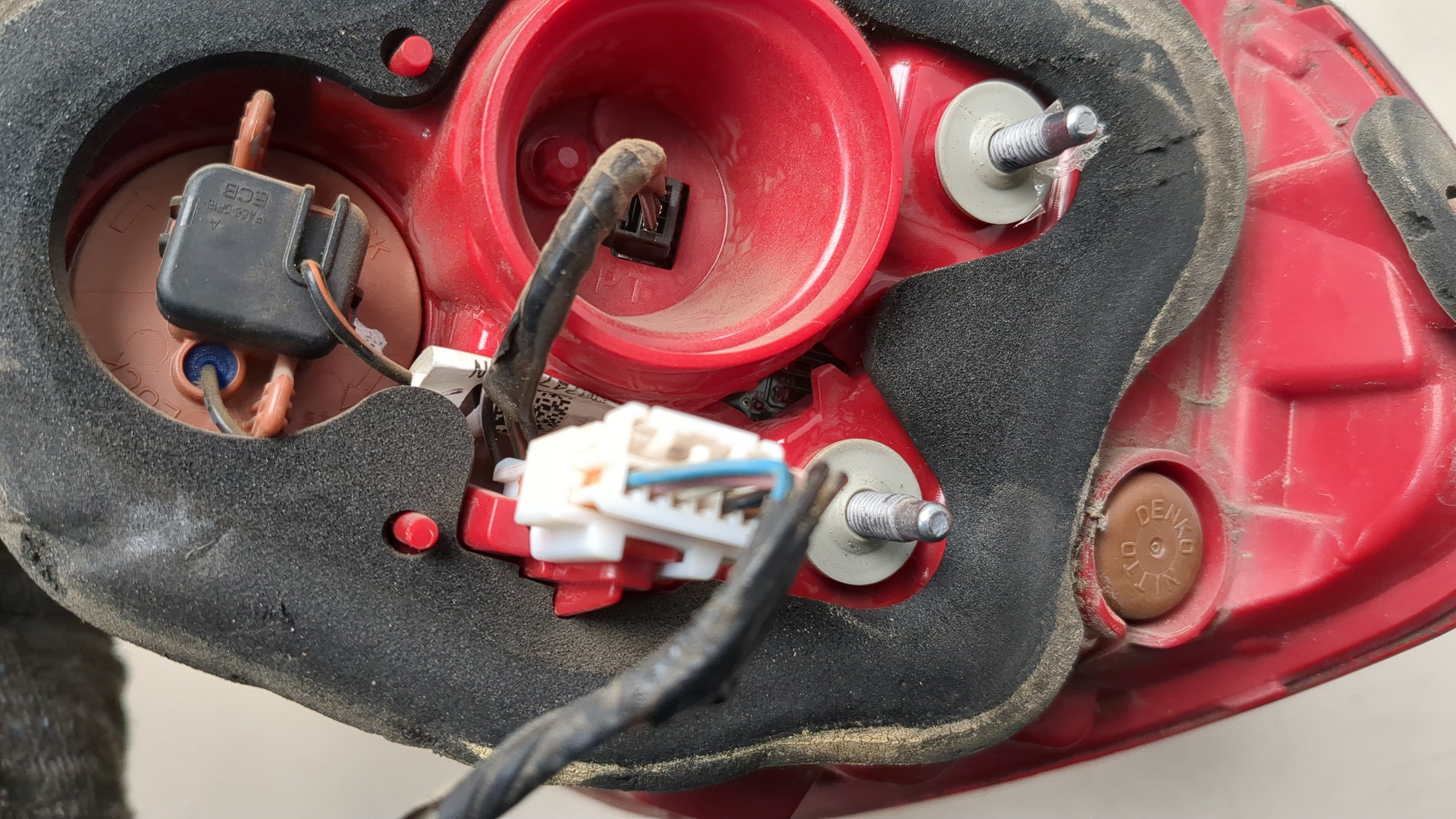 Фонарь задний левый