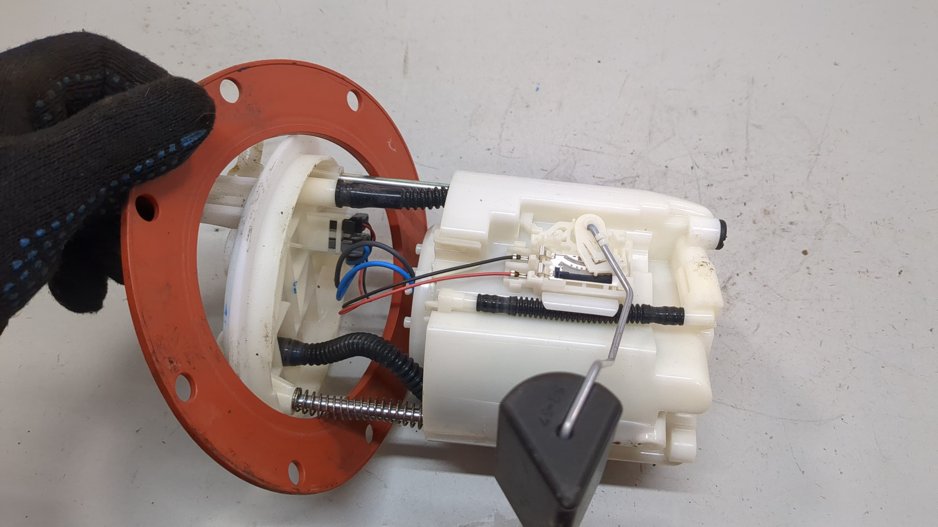 Насос топливный электрический