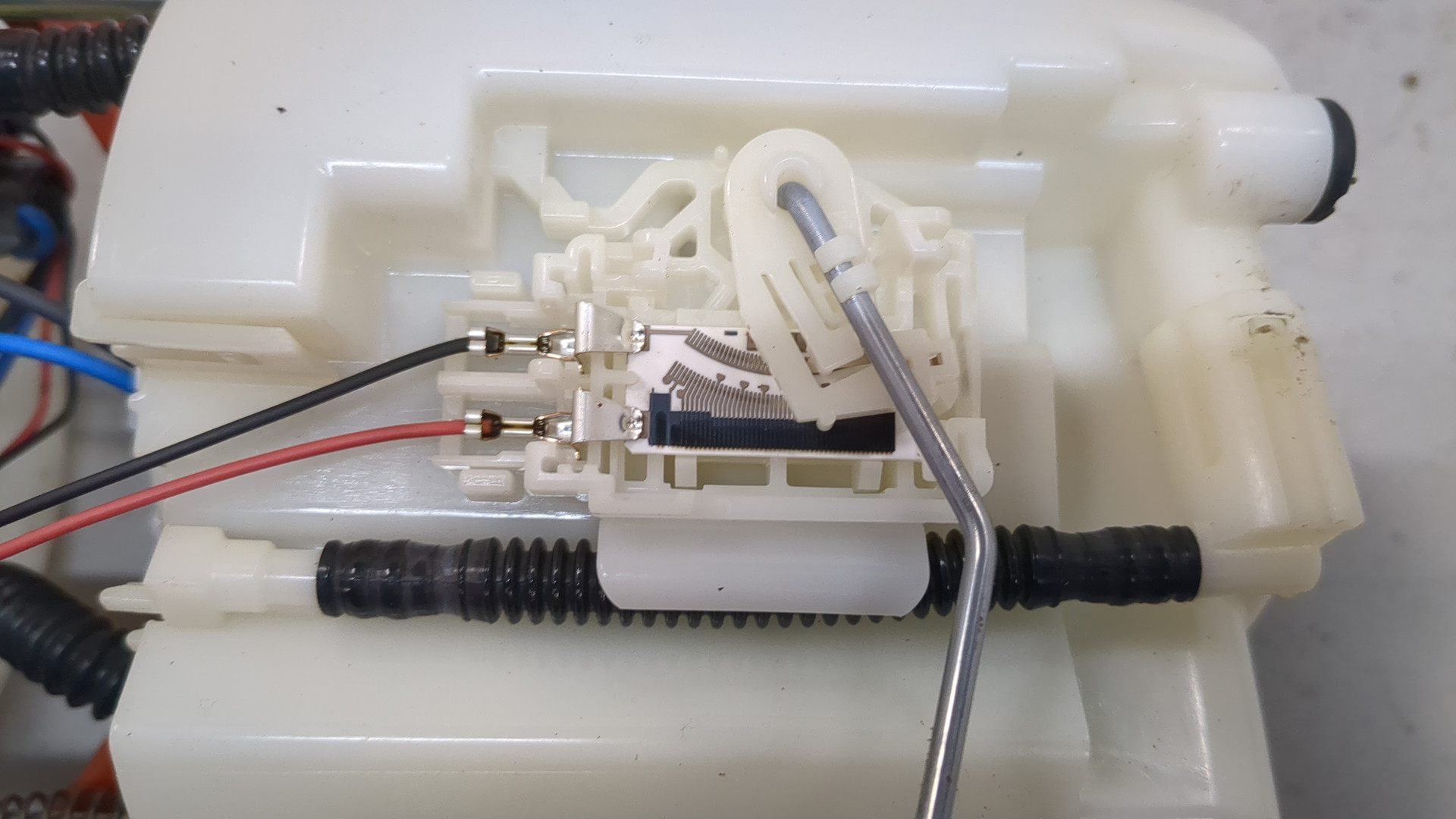 Насос топливный электрический