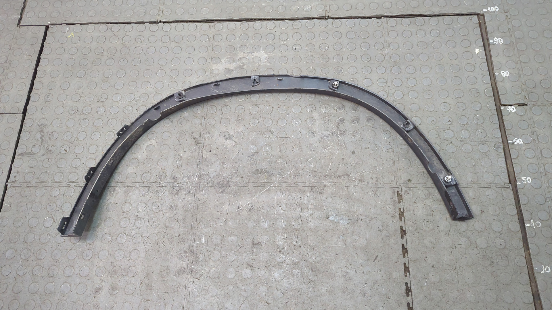 Накладка заднего крыла левого